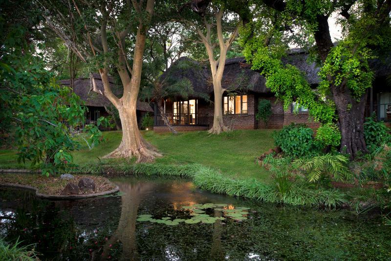 Stanley & Livingstone At Victoria Falls Exterior photo